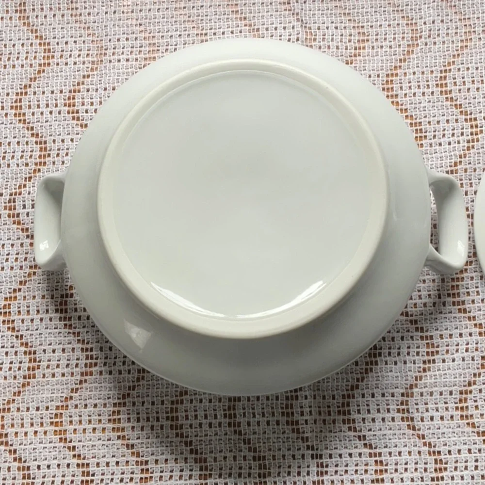 N/A white ceramic